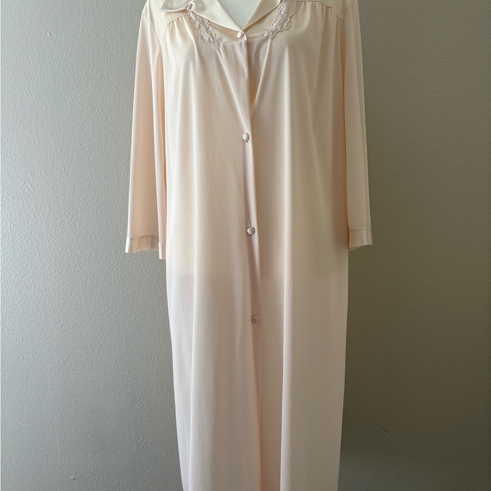 Vintage Crème Vanity Fair Nightgown Size M